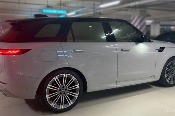2025 Land Rover Range Rover Sport с пробегом 9 800 км