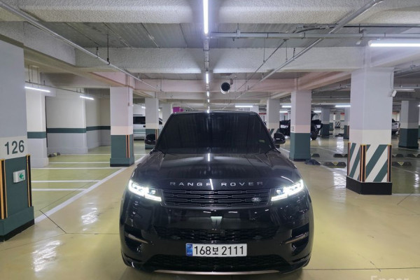 2025 Land Rover Range Rover Sport с пробегом 4 945 км