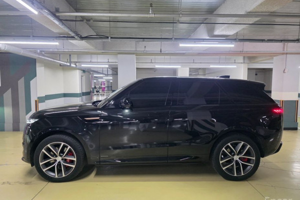 2025 Land Rover Range Rover Sport с пробегом 4 945 км