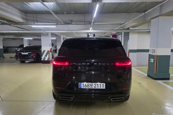 2025 Land Rover Range Rover Sport с пробегом 4 945 км