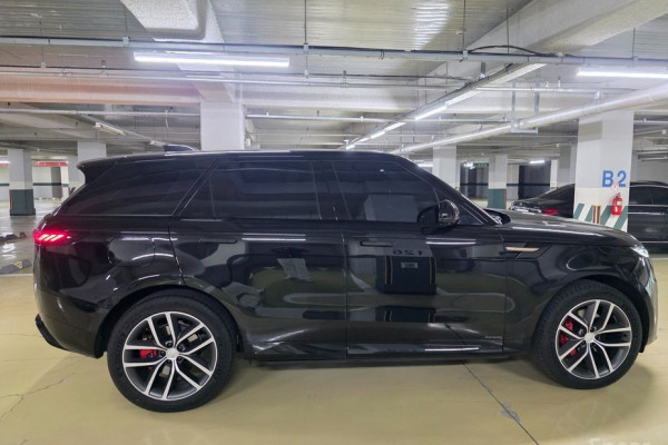 2025 Land Rover Range Rover Sport с пробегом 4 945 км