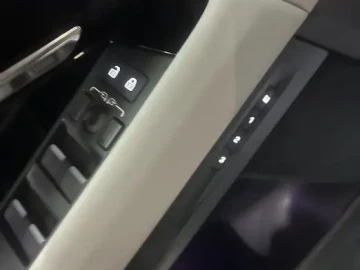 2025 Land Rover Range Rover Evoque с пробегом 18 500 км