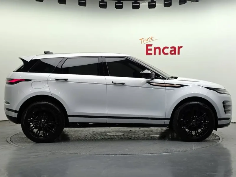 2025 Land Rover Range Rover Evoque с пробегом 10 348 км