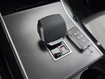 2025 Land Rover Range Rover Evoque с пробегом 10 348 км