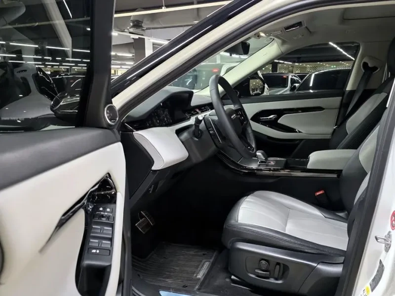 2025 Land Rover Range Rover Evoque с пробегом 16 800 км