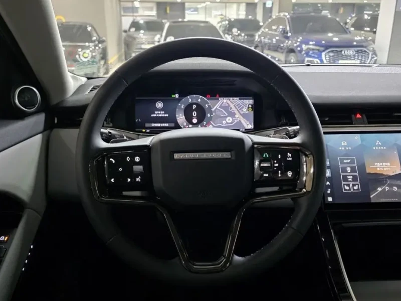 2025 Land Rover Range Rover Evoque с пробегом 16 800 км