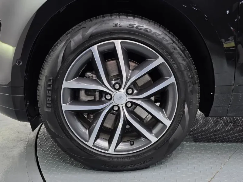 2025 Land Rover Range Rover Evoque с пробегом 9 741 км