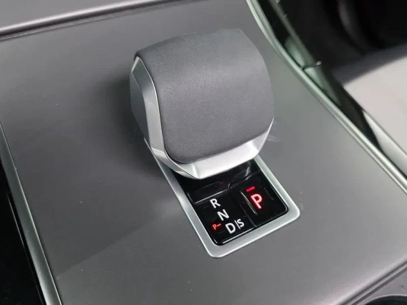 2025 Land Rover Range Rover Evoque с пробегом 9 741 км