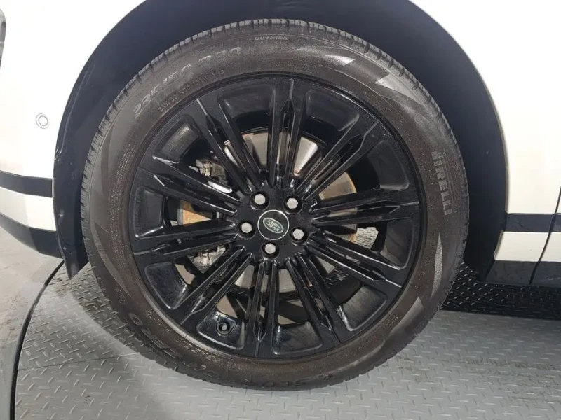 2024 Land Rover Range Rover Evoque с пробегом 28 813 км