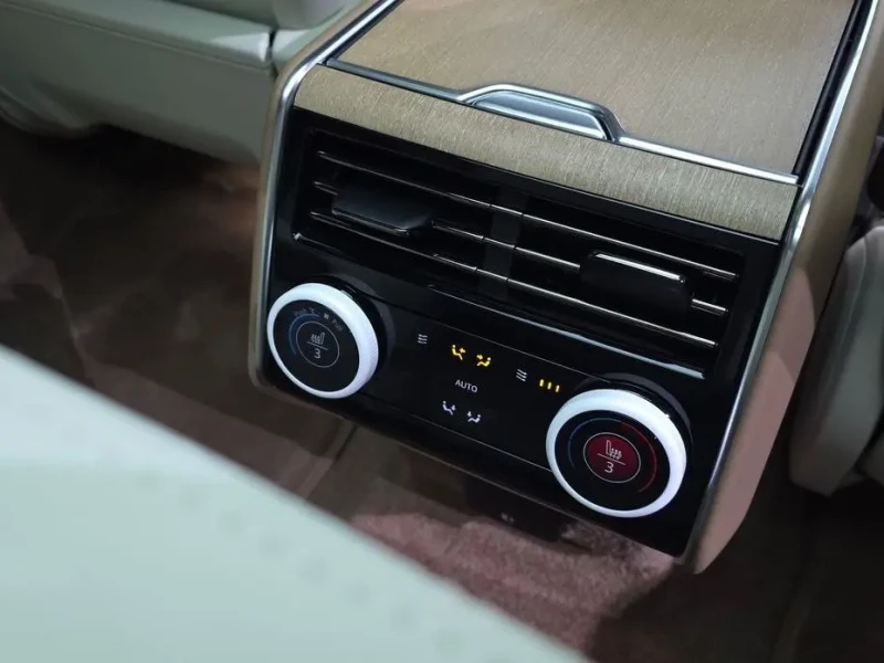 2025 Land Rover Range Rover с пробегом 7 878 км