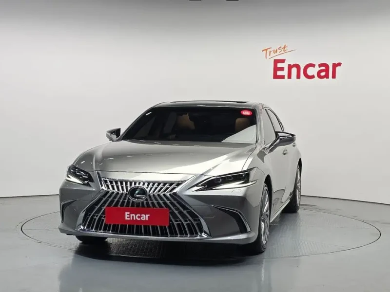 2025 Lexus ES с пробегом 24 592 км