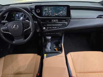 2025 Lexus ES с пробегом 24 592 км