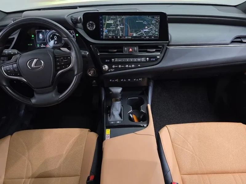 2025 Lexus ES с пробегом 24 592 км