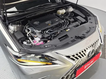 2025 Lexus ES с пробегом 24 592 км