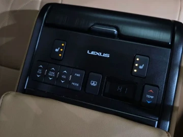 2025 Lexus ES с пробегом 24 592 км