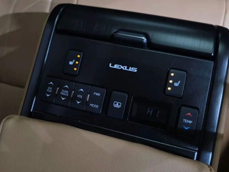 2025 Lexus ES с пробегом 24 592 км