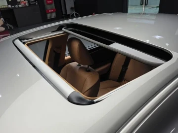 2025 Lexus ES с пробегом 24 592 км