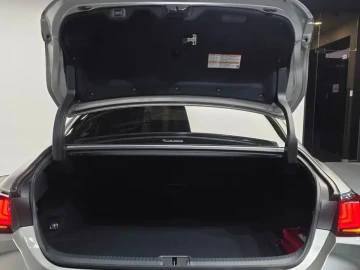 2025 Lexus ES с пробегом 24 592 км