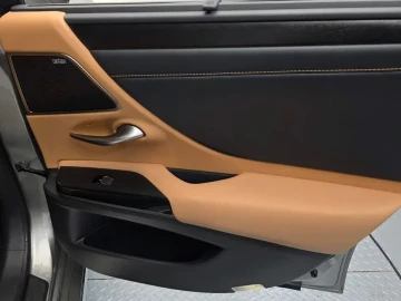 2025 Lexus ES с пробегом 24 592 км