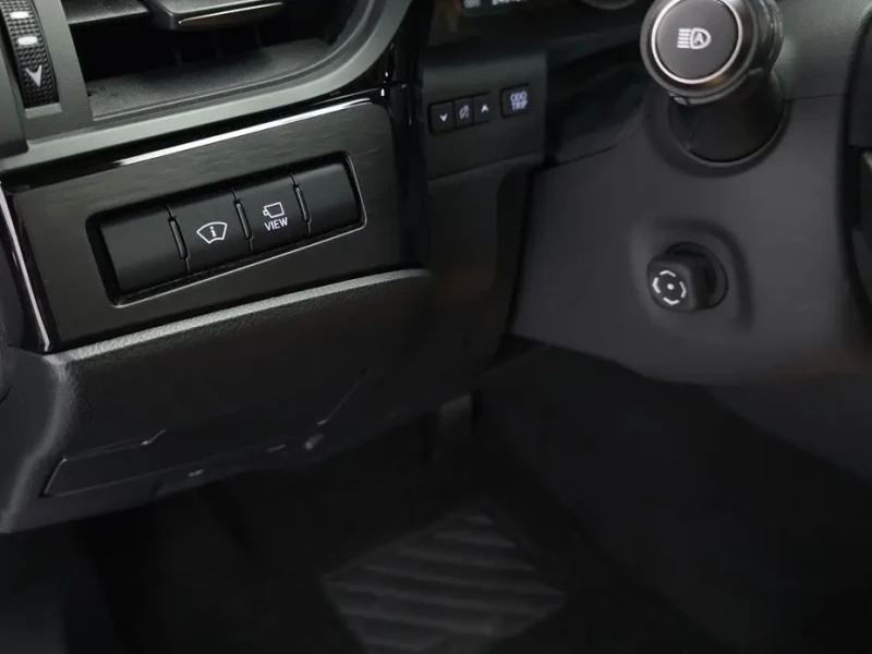 2025 Lexus ES с пробегом 24 592 км