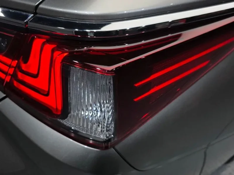 2025 Lexus ES с пробегом 24 592 км