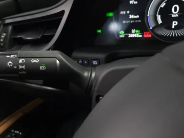 2025 Lexus ES с пробегом 24 592 км
