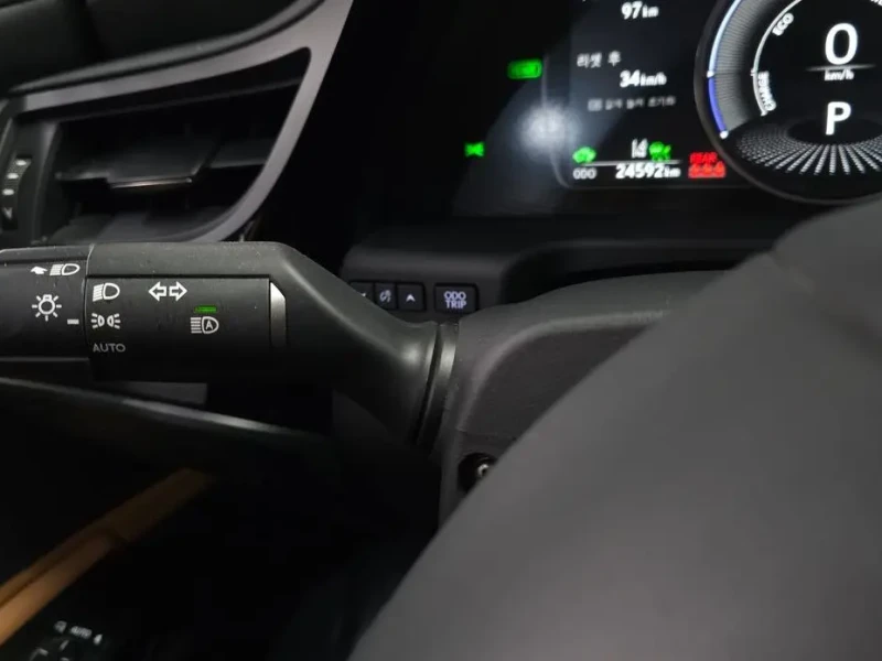 2025 Lexus ES с пробегом 24 592 км