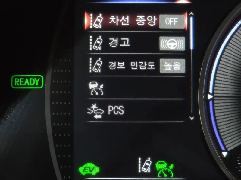 2025 Lexus ES с пробегом 24 592 км