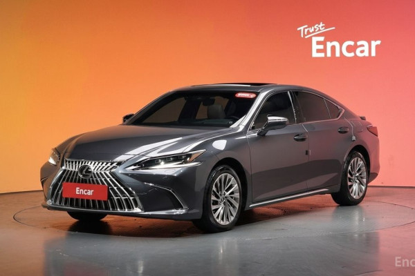 2025 Lexus ES с пробегом 12 446 км