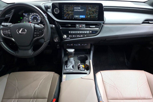 2025 Lexus ES с пробегом 12 446 км