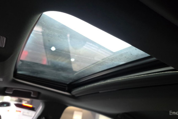 2025 Lexus ES с пробегом 12 446 км