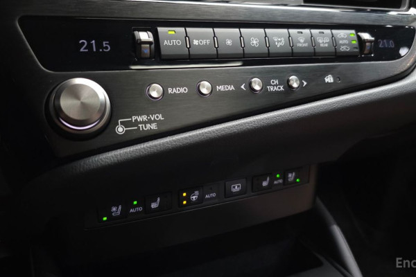 2025 Lexus ES с пробегом 12 446 км