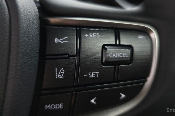 2025 Lexus ES с пробегом 12 446 км