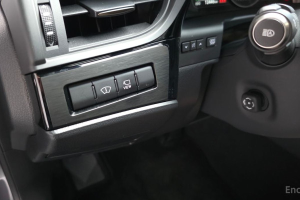 2025 Lexus ES с пробегом 12 446 км