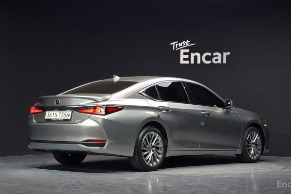 2024 Lexus ES с пробегом 23 828 км