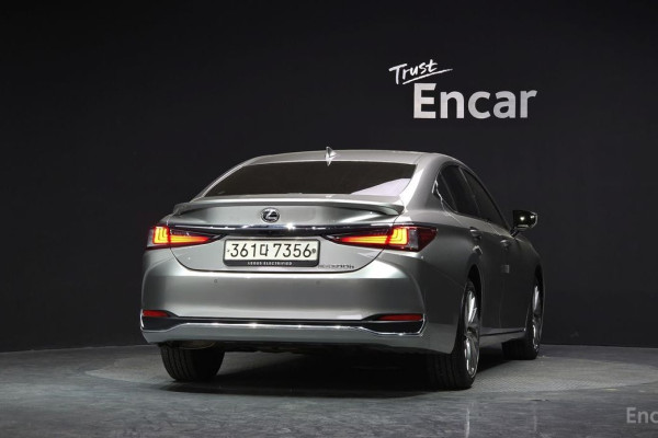 2024 Lexus ES с пробегом 23 828 км