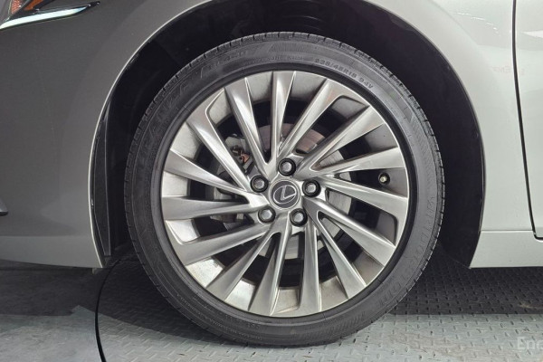 2024 Lexus ES с пробегом 23 828 км