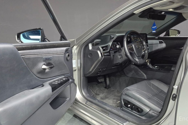 2024 Lexus ES с пробегом 23 828 км