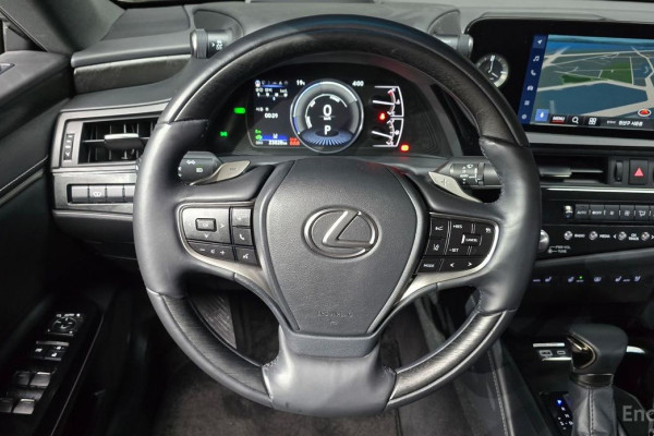 2024 Lexus ES с пробегом 23 828 км