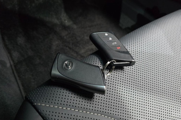 2024 Lexus ES с пробегом 23 828 км