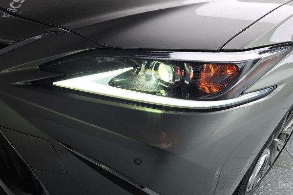 2024 Lexus ES с пробегом 23 828 км