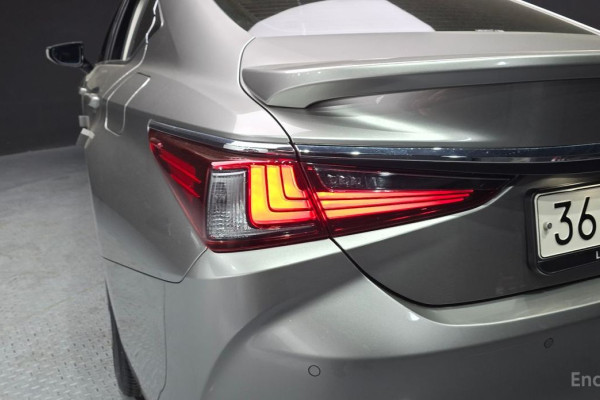 2024 Lexus ES с пробегом 23 828 км