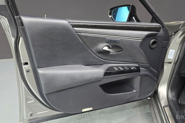 2024 Lexus ES с пробегом 23 828 км