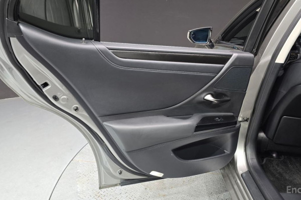 2024 Lexus ES с пробегом 23 828 км