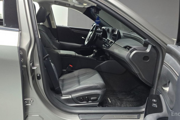 2024 Lexus ES с пробегом 23 828 км