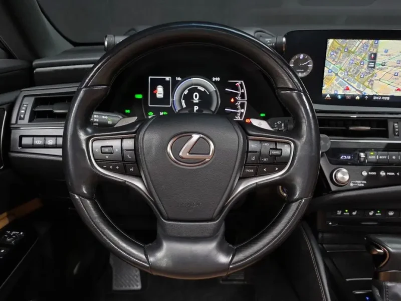 2022 Lexus ES с пробегом 96 622 км