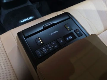 2022 Lexus ES с пробегом 96 622 км