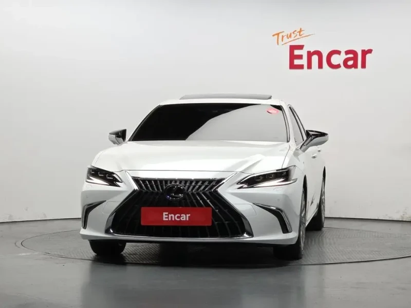 2024 Lexus ES с пробегом 31 919 км