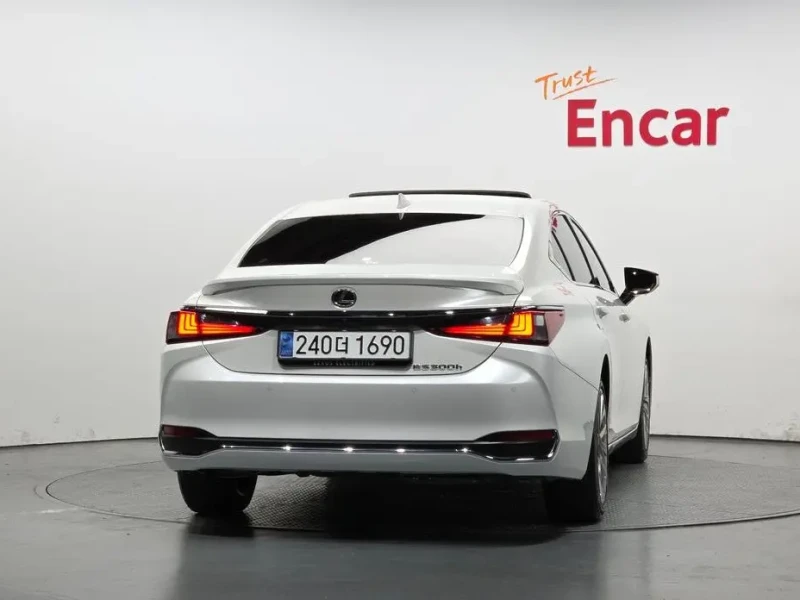 2024 Lexus ES с пробегом 31 919 км
