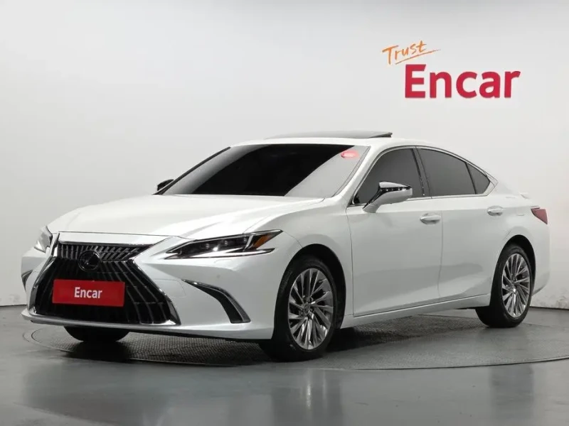 2024 Lexus ES с пробегом 31 919 км